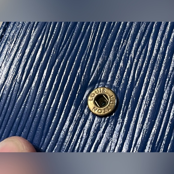 Louis Vuitton Blue Textured Wallet - Picture 10 of 12